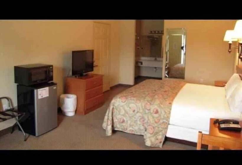 Мотель City Heart Inn & Suites