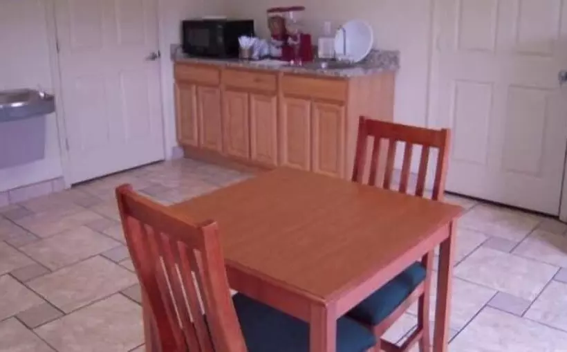 Motelli City Heart Inn & Suites