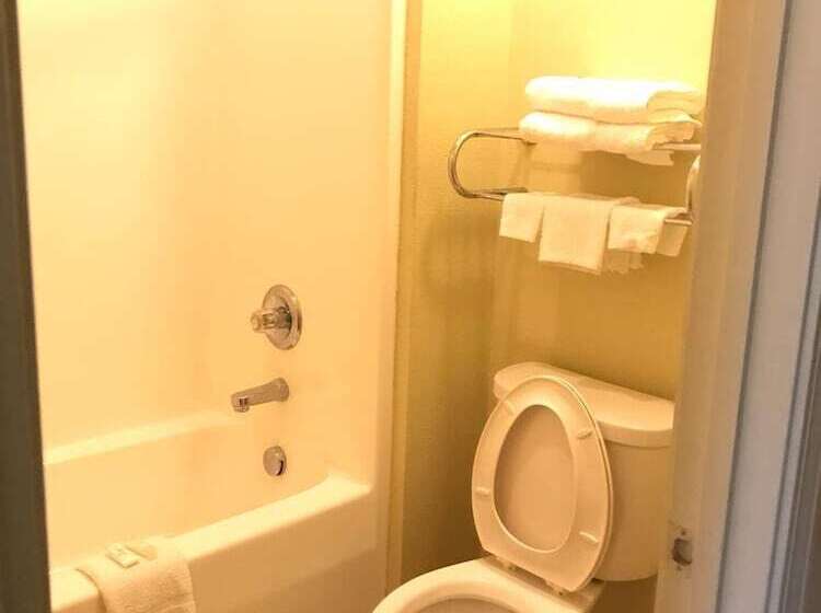 Мотель City Heart Inn & Suites