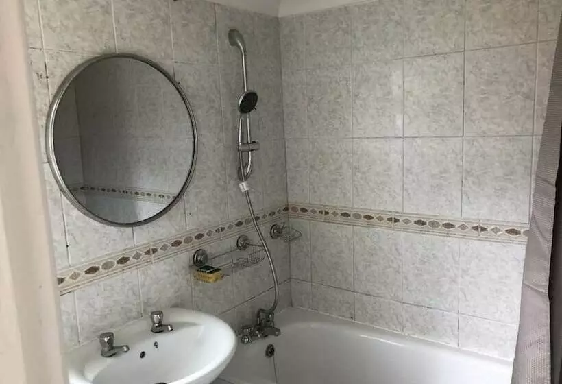 Residenssi Lovely 3bed House In Gillingham