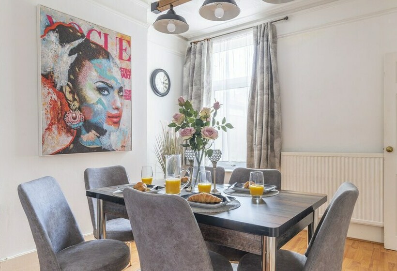 Residência Lovely 3bed House In Gillingham