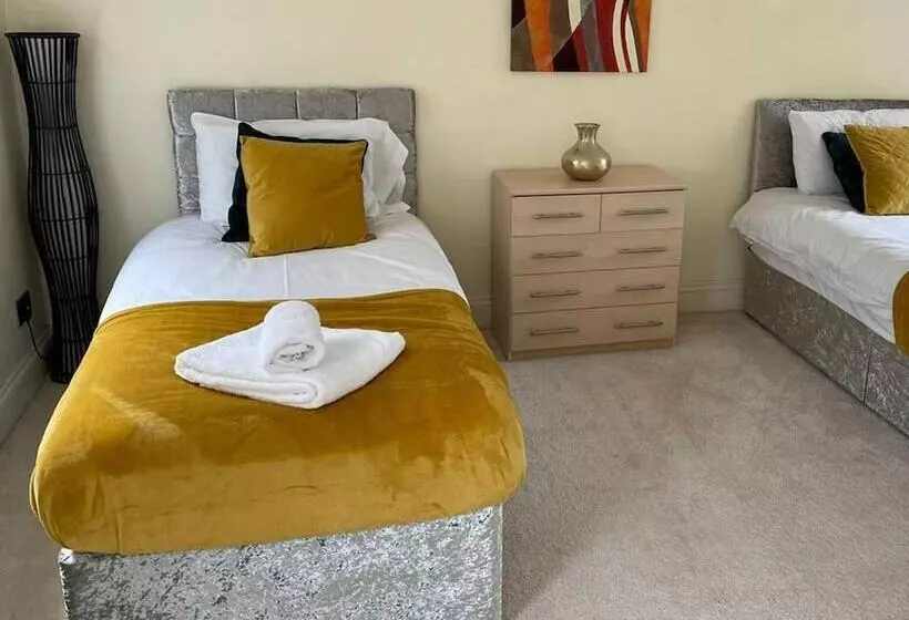 اقامتگاه Spacious 3br Home In Bedford For Big Groups