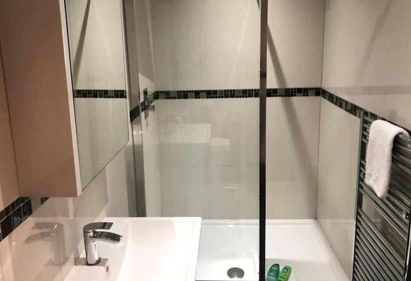 דירת נופש Spacious 3br Home In Bedford For Big Groups