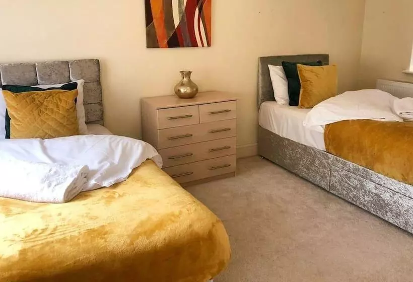 اقامتگاه Spacious 3br Home In Bedford For Big Groups