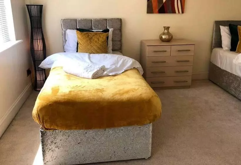 اقامتگاه Spacious 3br Home In Bedford For Big Groups
