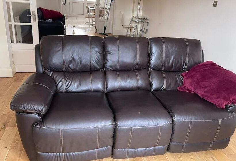 דירת נופש Spacious 3br Home In Bedford For Big Groups