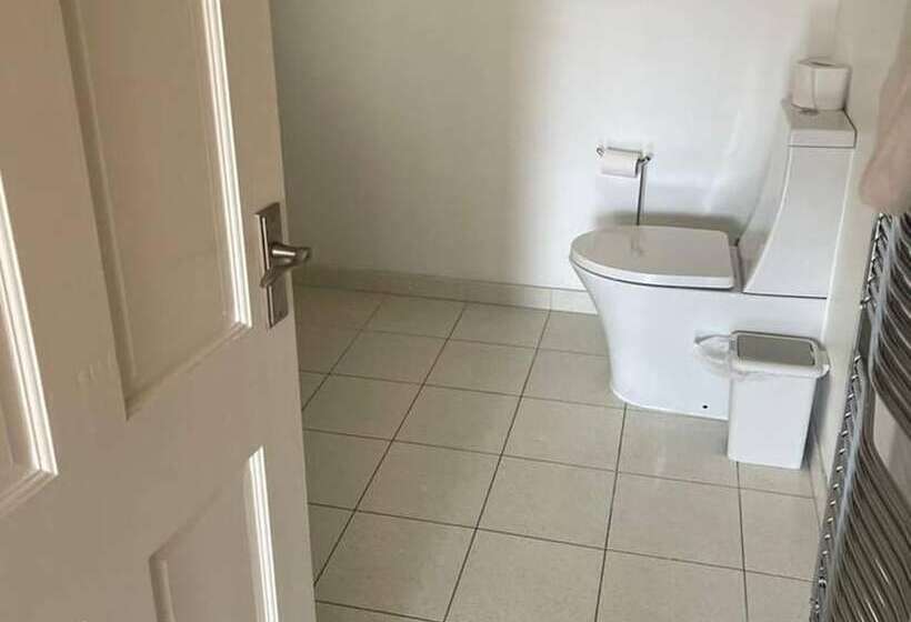 דירת נופש Spacious 3br Home In Bedford For Big Groups