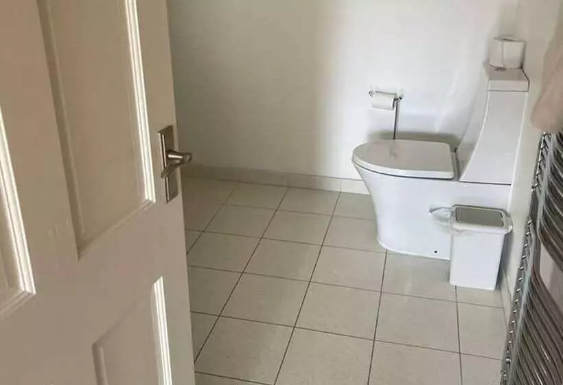 اقامتگاه Spacious 3br Home In Bedford For Big Groups