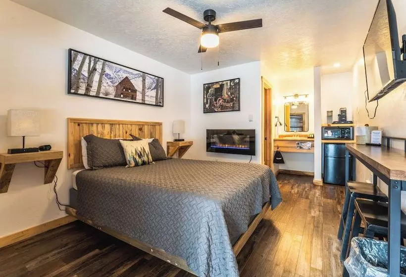 ホテル Alpine Lodge