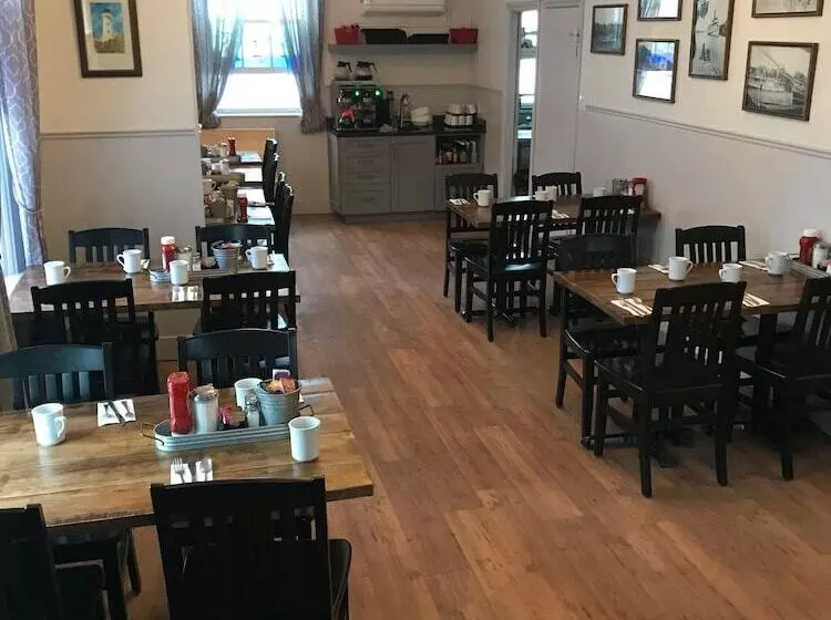 Hotelli Picton Harbour Inn