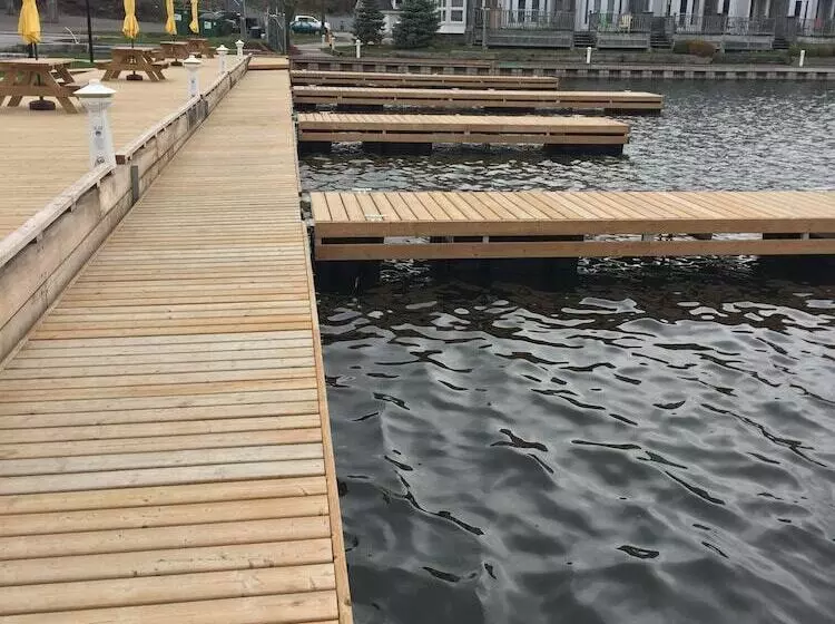 Hotelli Picton Harbour Inn