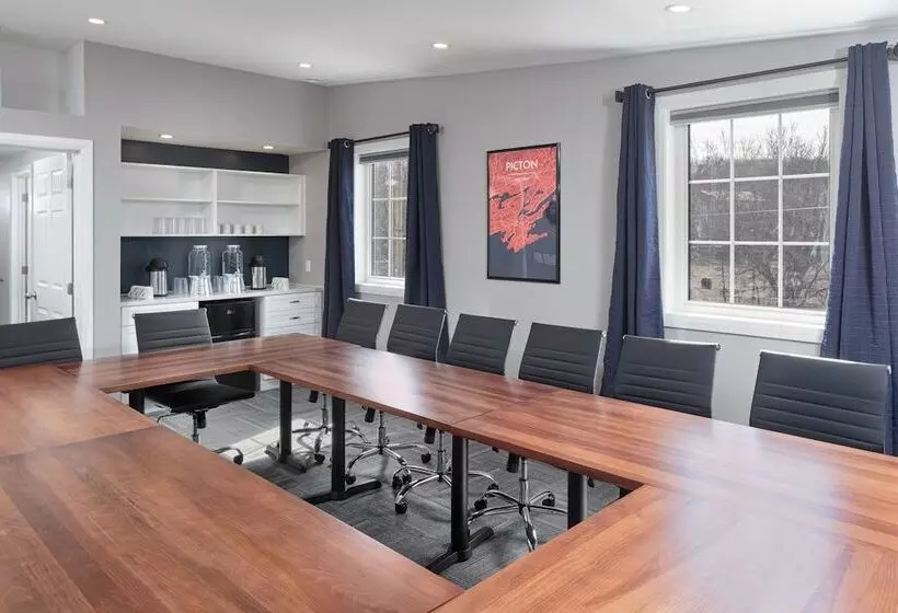 Hotelli Picton Harbour Inn