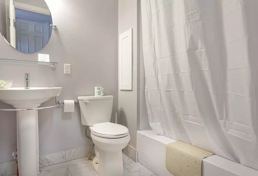 Hotelli Picton Harbour Inn