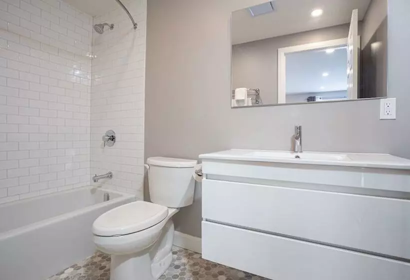 Hotelli Picton Harbour Inn