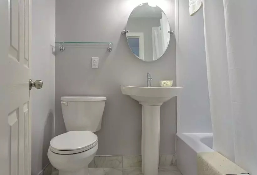 Hotelli Picton Harbour Inn