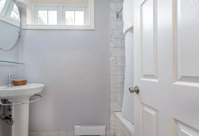 Hotelli Picton Harbour Inn