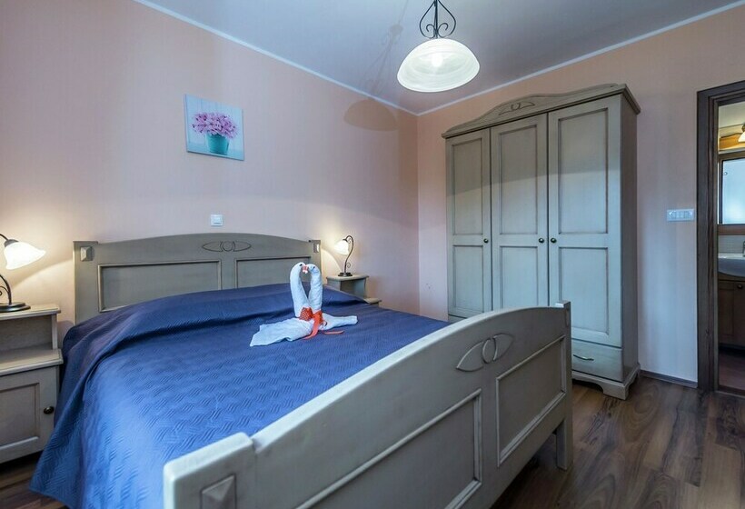 Villa For Up To 8 Persons, With Private Garden And Pool