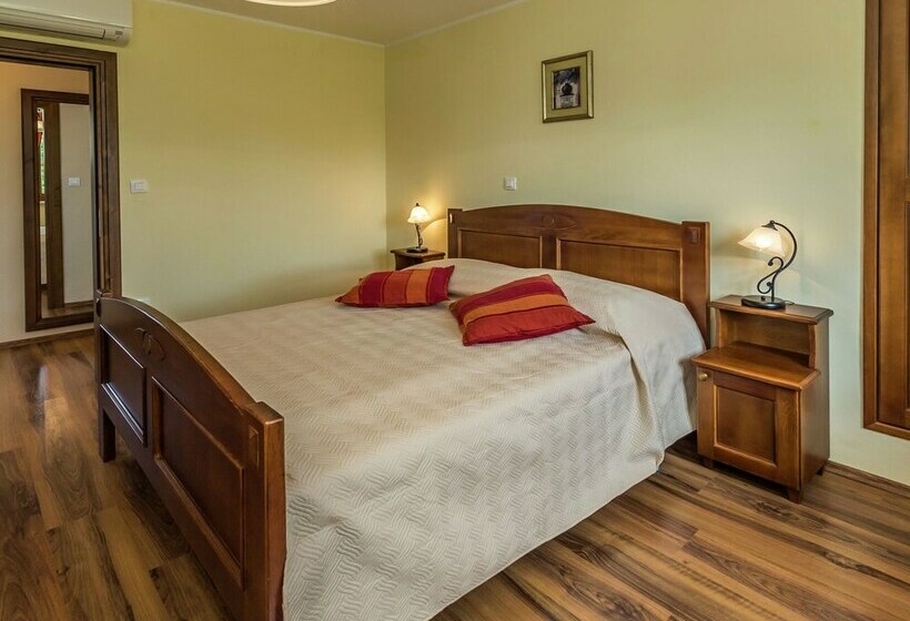 Villa For Up To 8 Persons, With Private Garden And Pool