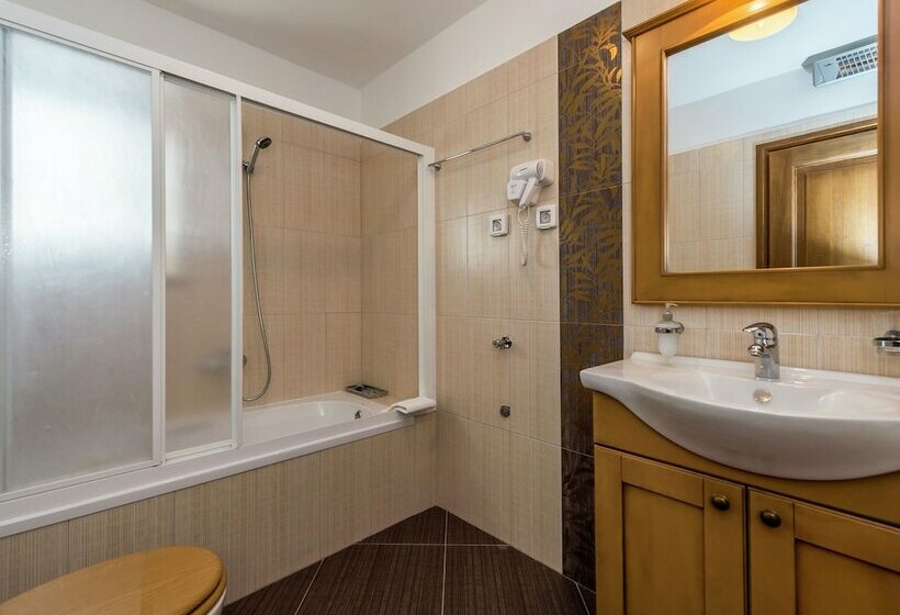 Villa For Up To 8 Persons, With Private Garden And Pool