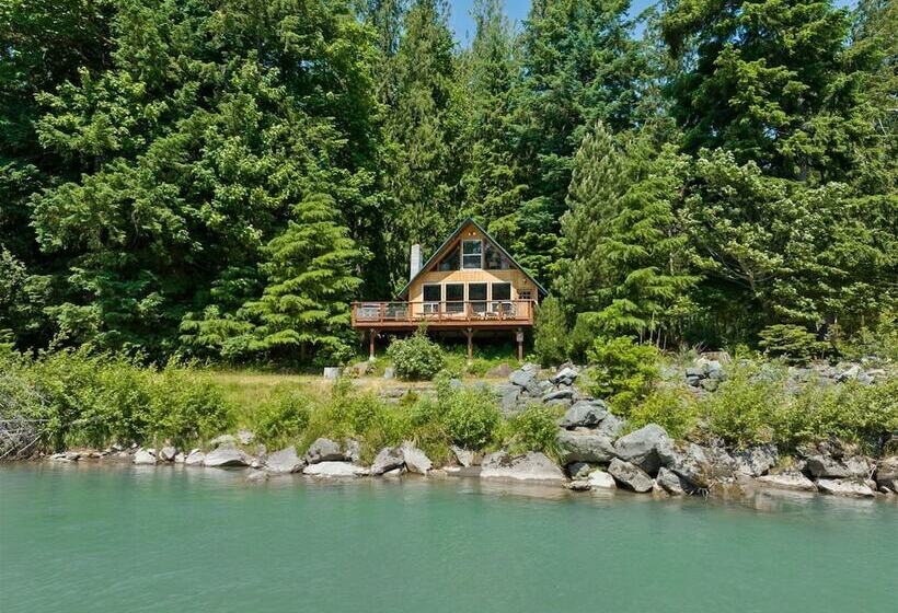 Cowlitz River Cabin