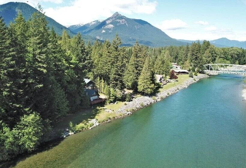 Cowlitz River Cabin