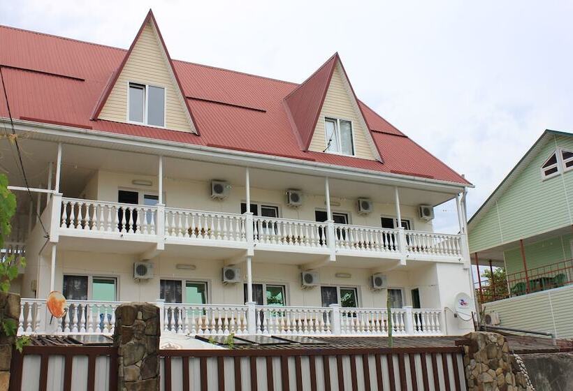 پانسیون Agava Guest House