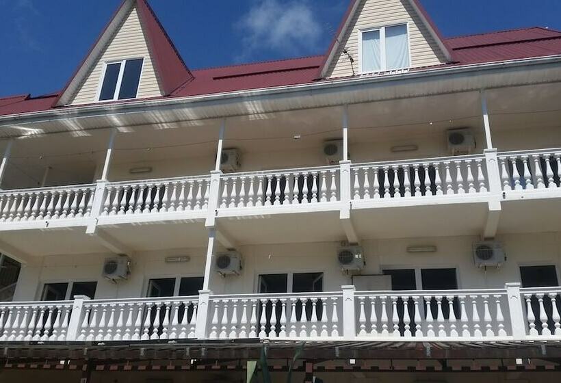 پانسیون Agava Guest House