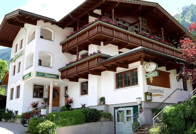 Hotelli Gasthof Stoanerhof