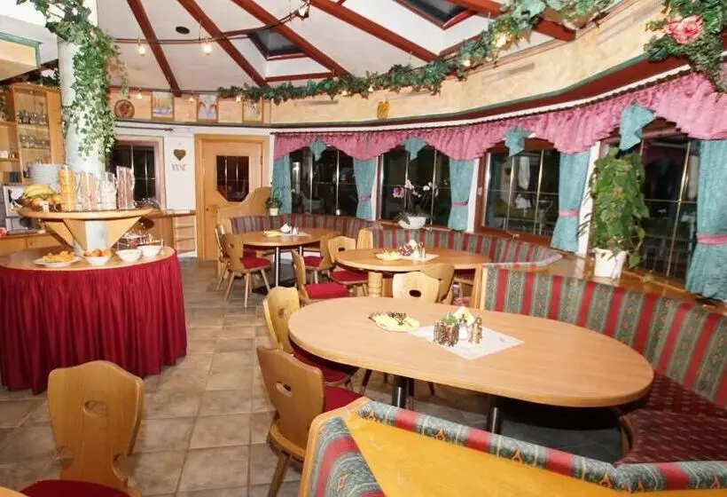 Hotelli Gasthof Stoanerhof