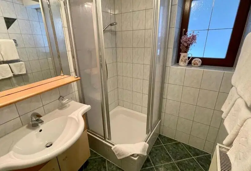 Hotelli Gasthof Stoanerhof