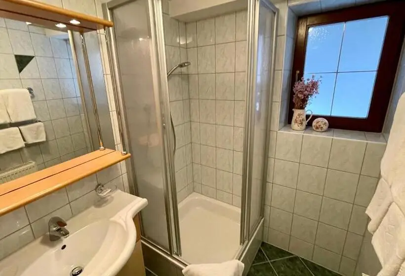 Hotelli Gasthof Stoanerhof