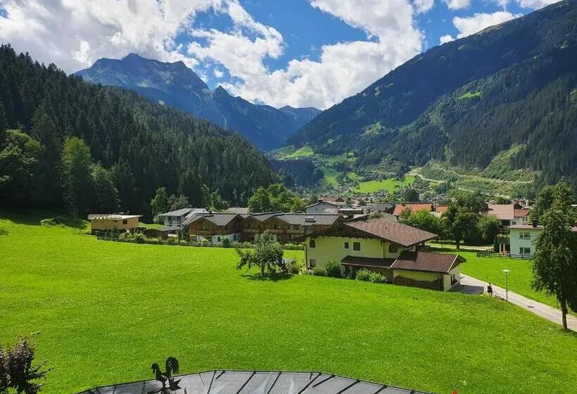 Hotelli Gasthof Stoanerhof