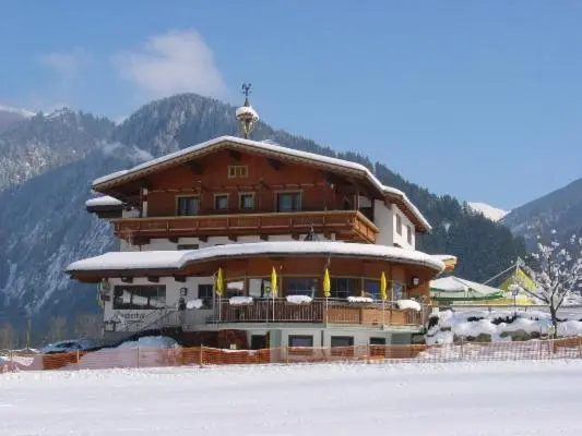 Hotelli Gasthof Stoanerhof