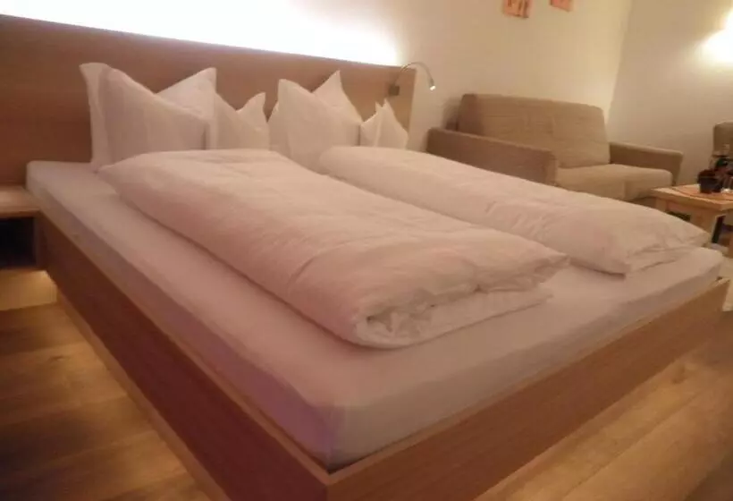 ホテル Gasthof Zum Goldenen Löwen