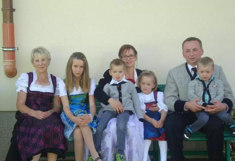 Hotelli Gästehaus Schwoagerhof