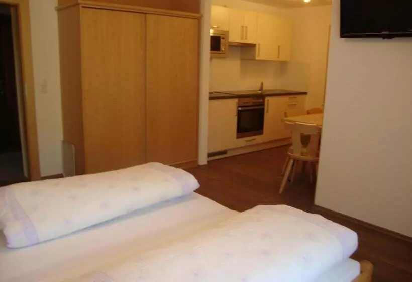 Hotelli Gästehaus Schwoagerhof