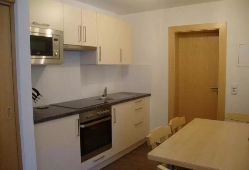 Hotelli Gästehaus Schwoagerhof