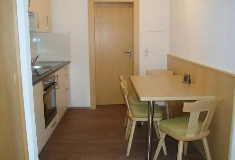 Hotelli Gästehaus Schwoagerhof