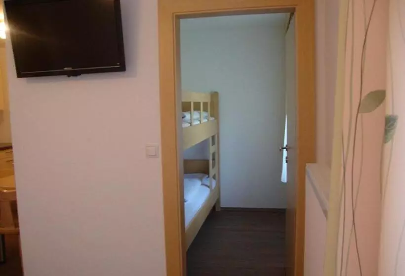 Hotelli Gästehaus Schwoagerhof