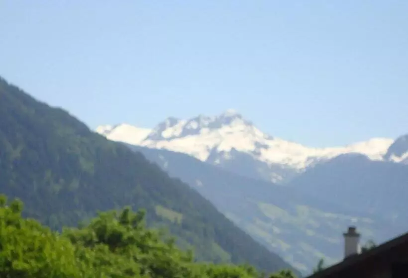 Hotelli Gästehaus Schwoagerhof