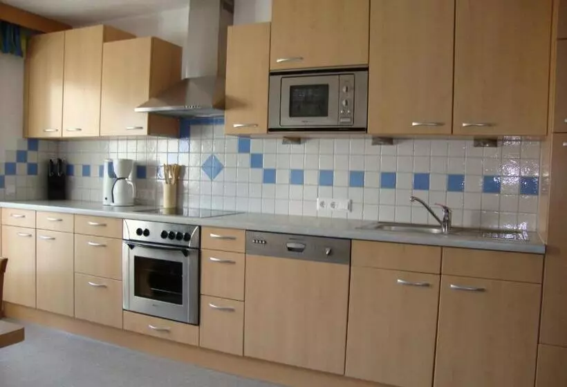 Hotelli Gästehaus Schwoagerhof