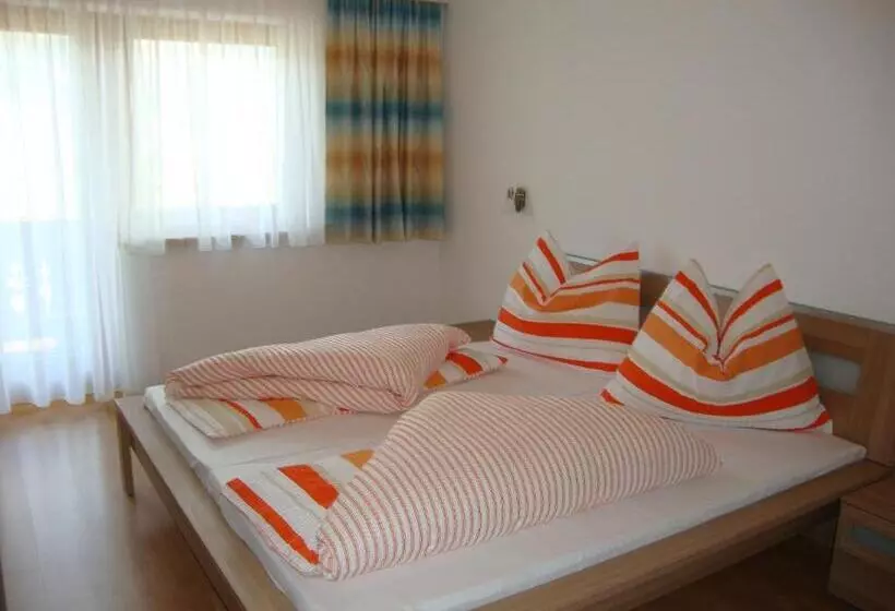 Hotelli Gästehaus Schwoagerhof