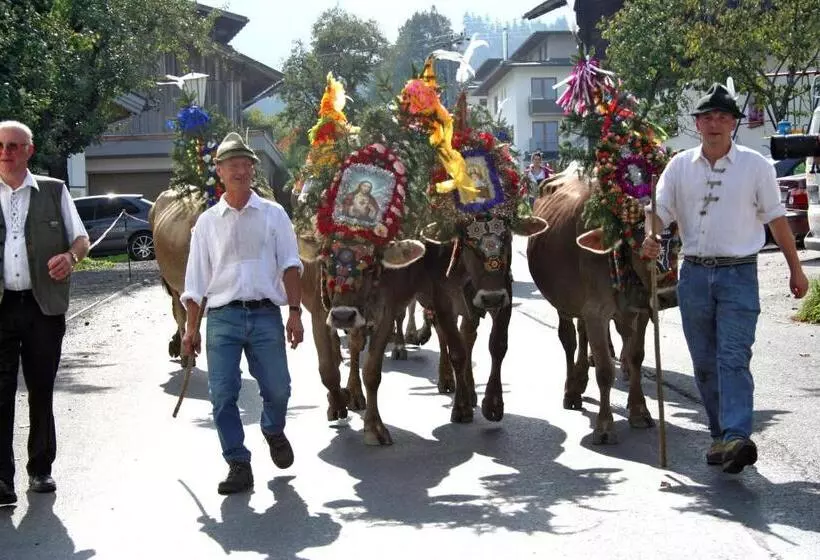 Hotelli Gästehaus Schwoagerhof