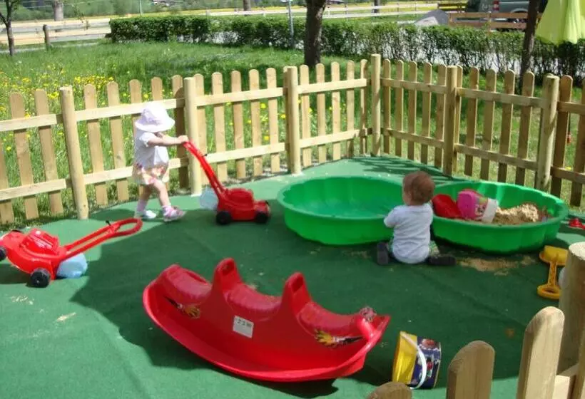 Hotelli Gästehaus Schwoagerhof