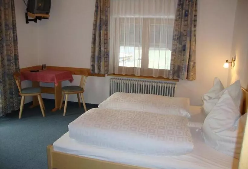 Hotelli Gästehaus Schwoagerhof