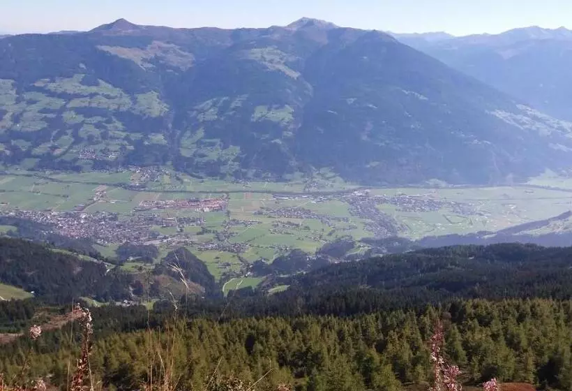 Hotelli Gästehaus Schwoagerhof
