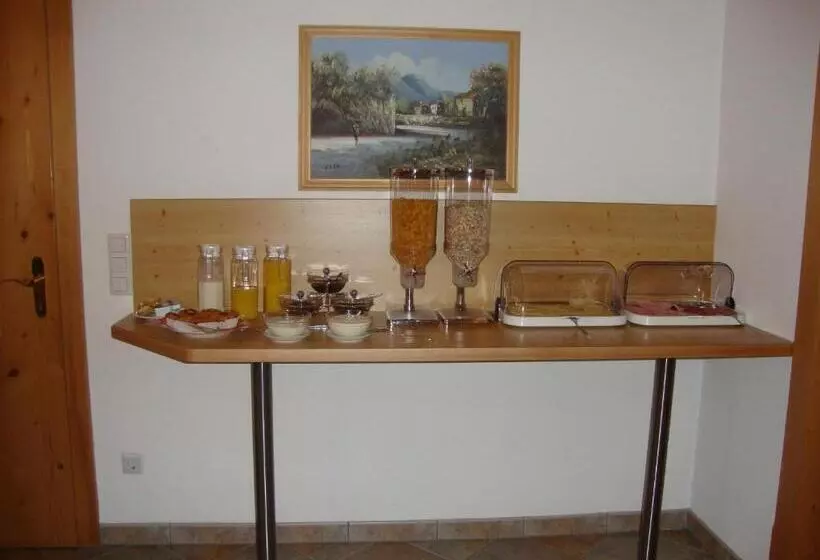 Hotelli Gästehaus Schwoagerhof