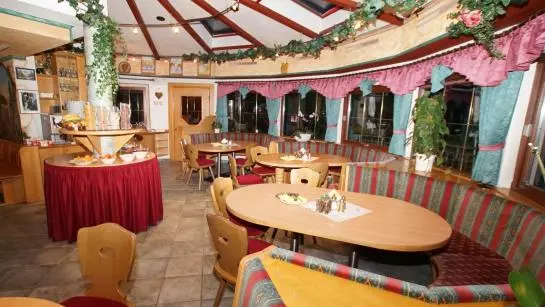 Hotelli Gasthof Stoanerhof