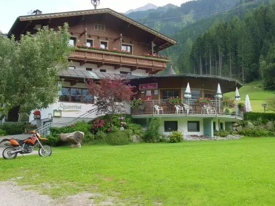 Hotelli Gasthof Stoanerhof