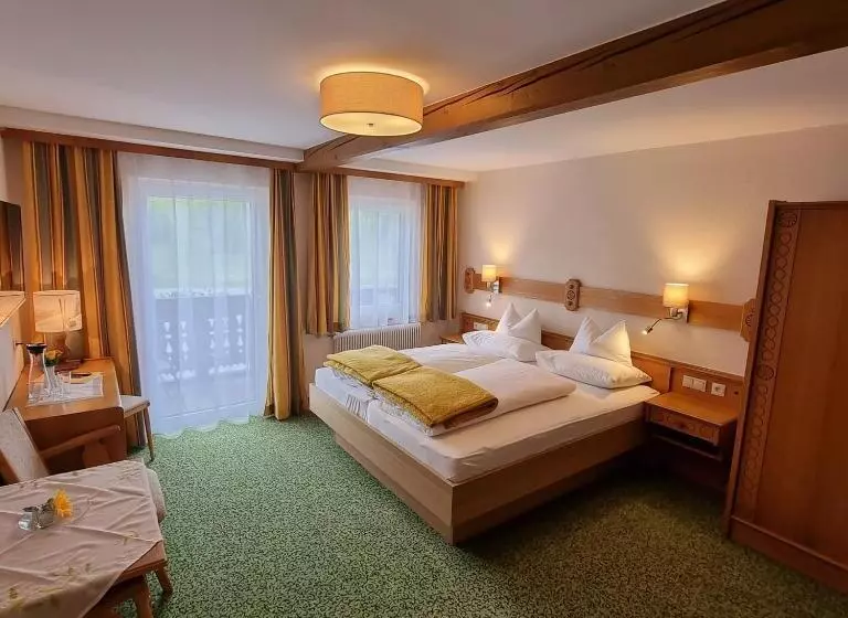 ホテル Stockerwirt